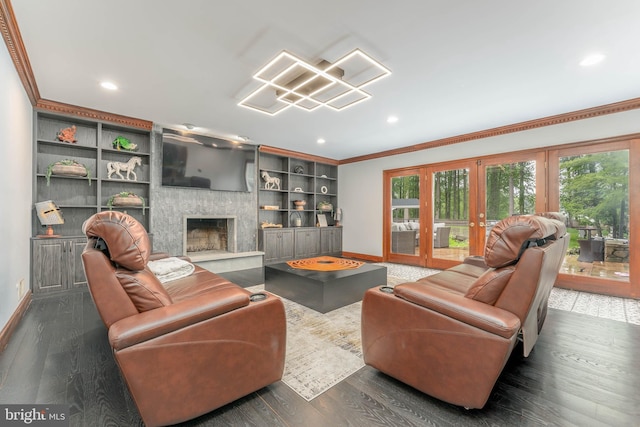 living area featuring baseboards, ornamental molding, recessed lighting, wood finished floors, and a fireplace