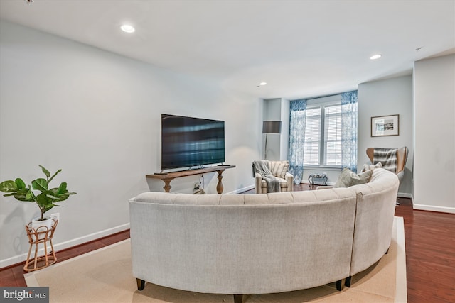517 Deep Creek Vw, Annapolis, MD 21409 - living area with recessed lighting, wood finished floors, and baseboards