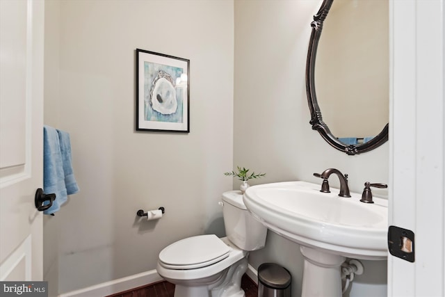 517 Deep Creek Vw, Annapolis, MD 21409 - half bathroom featuring baseboards, wood finished floors, toilet, and a sink