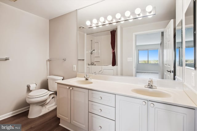 full bathroom featuring baseboards, wood finished floors, a sink, and toilet