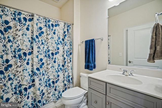 full bathroom with toilet, curtained shower, and vanity
