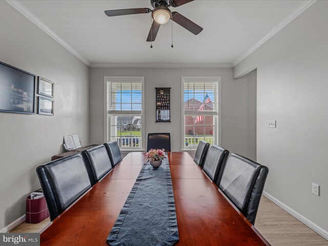 dining area with baseboards, ornamental molding, and a ceiling fan
