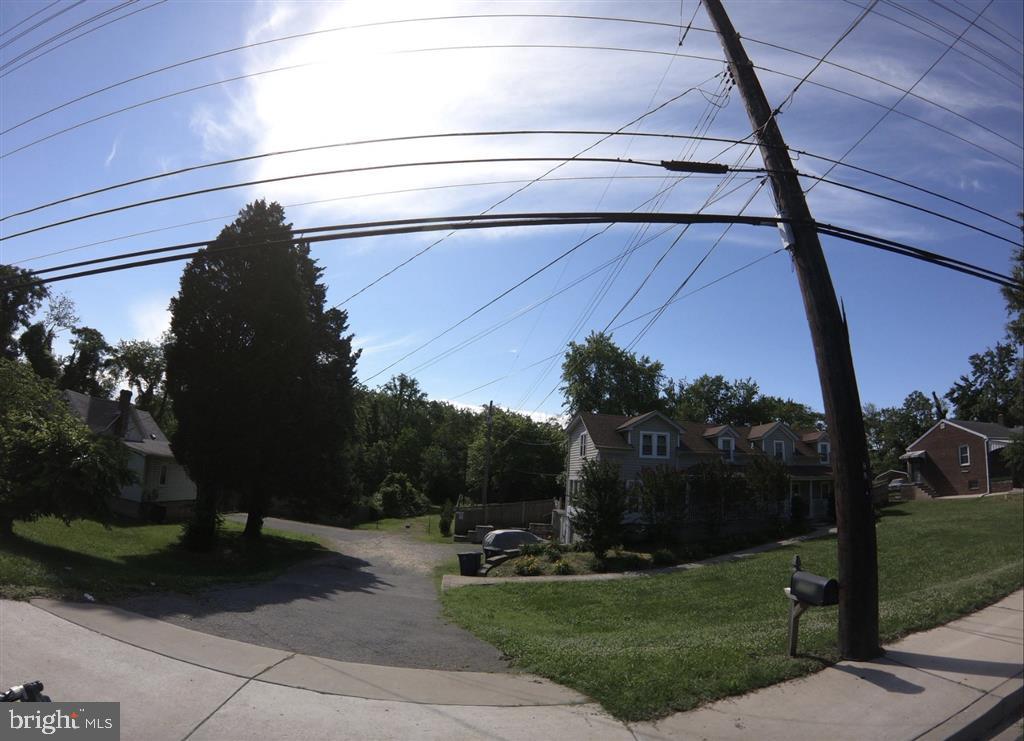 5152 Saint Barnabas Rd, Temple Hills, MD 20748
