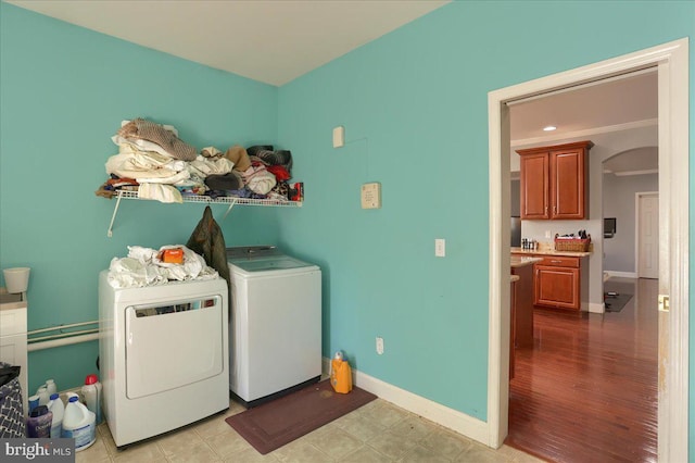 704 Goddard Dr, York, PA 17402 - laundry room featuring washer and dryer, laundry area, baseboards, and arched walkways