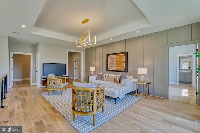 1127 Guilford Ct, Mclean, VA 22101 - living room with light wood-style floors, a tray ceiling, visible vents, recessed lighting, and baseboards