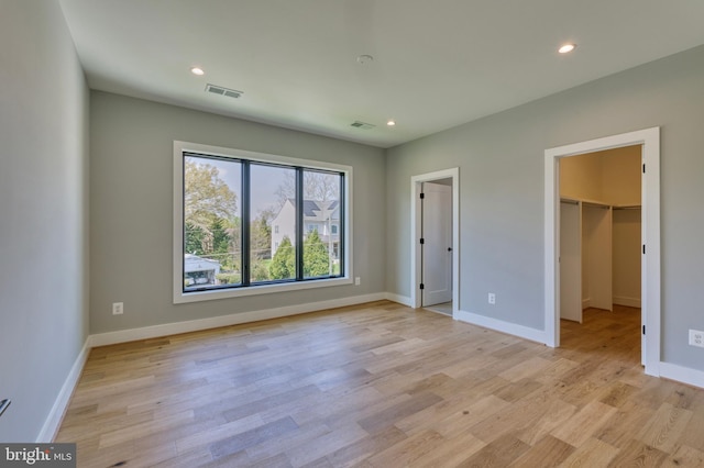 1127 Guilford Ct, Mclean, VA 22101 - unfurnished bedroom with light wood-type flooring, a spacious closet, visible vents, and recessed lighting