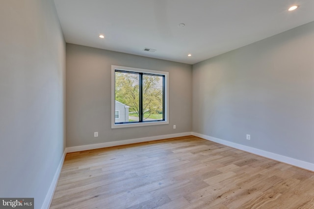 1127 Guilford Ct, Mclean, VA 22101 - empty room featuring recessed lighting, light wood-style floors, baseboards, and visible vents