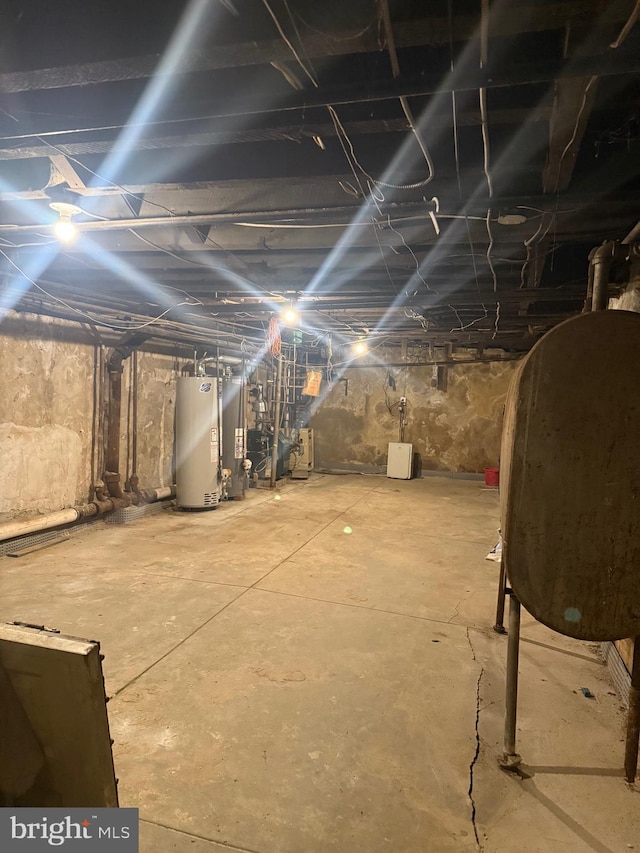 4561 N Camac St, Philadelphia, PA 19140 - unfinished below grade area featuring heating fuel and gas water heater