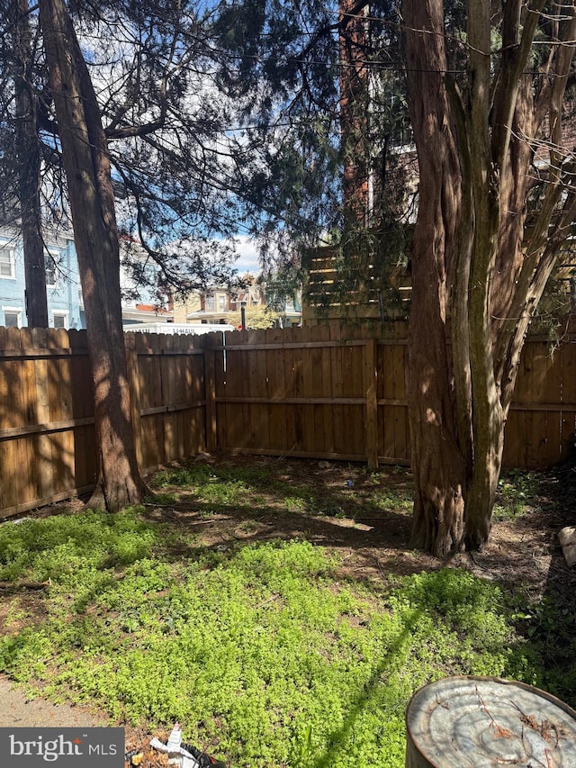 4561 N Camac St, Philadelphia, PA 19140 - view of yard featuring fence