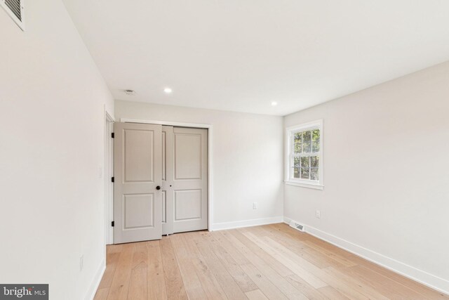 unfurnished bedroom featuring recessed lighting, light wood-style flooring, visible vents, and baseboards