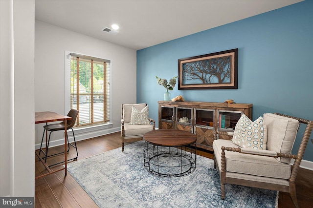 living area with wood finished floors, baseboards, and recessed lighting