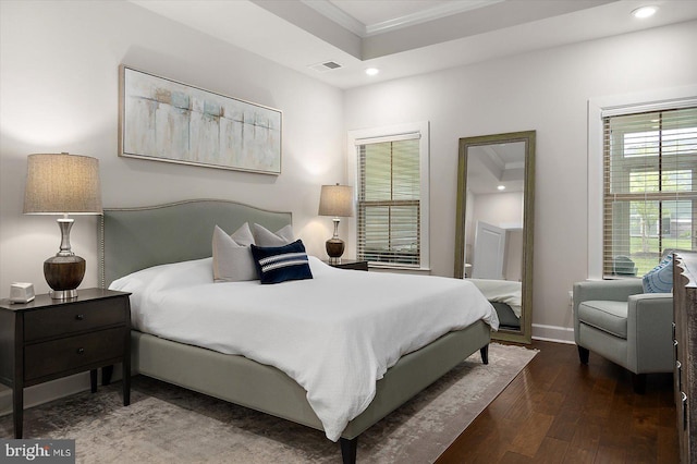 bedroom featuring wood finished floors, ornamental molding, recessed lighting, and baseboards