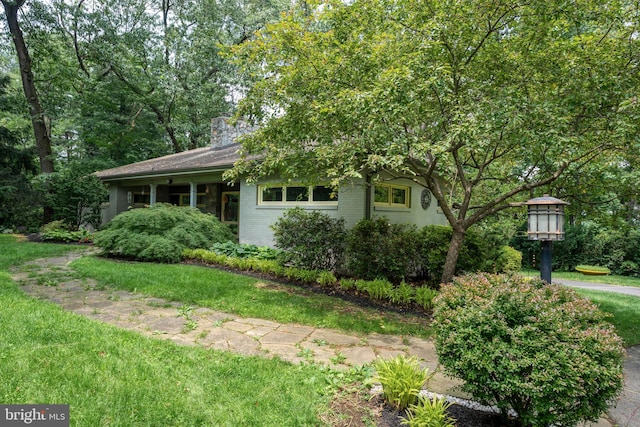 142 Woodside Rd, Lancaster, PA 17601 - view of front of property featuring a chimney, brick siding, and a front lawn
