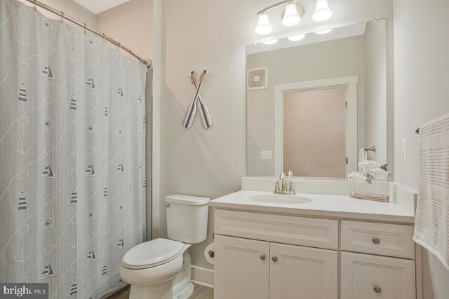 170 Harrier Way Unit 32, Chester, MD 21619 - bathroom featuring a shower with curtain, baseboards, vanity, and toilet
