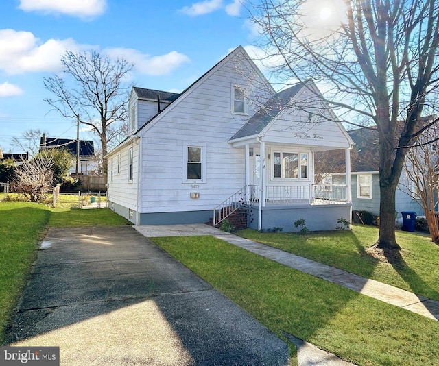 bungalow-style home featuring a front yard and covered porch