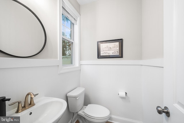 bathroom featuring a sink and toilet