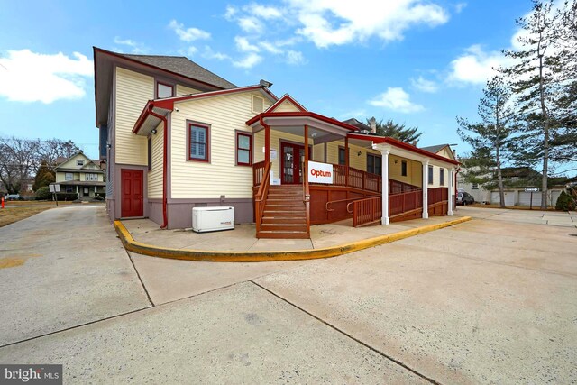 view of front of house with a porch