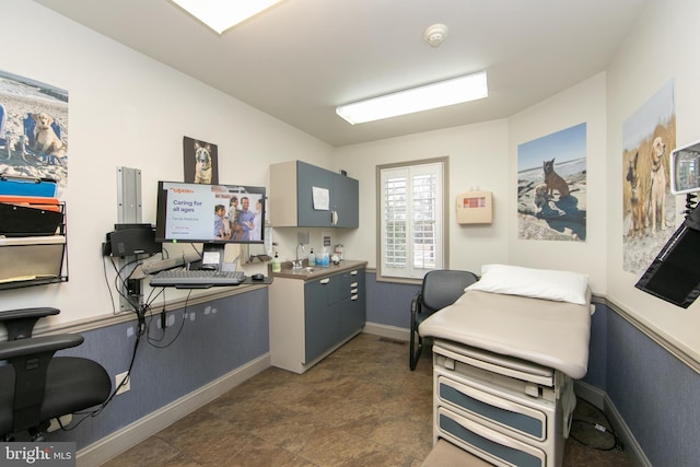 office area featuring baseboards