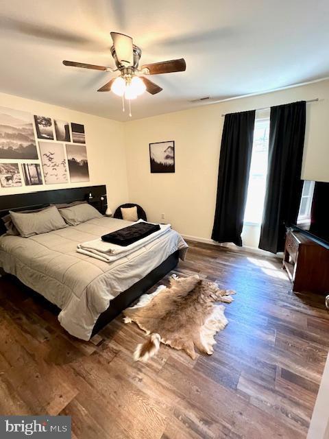 bedroom featuring wood finished floors and ceiling fan