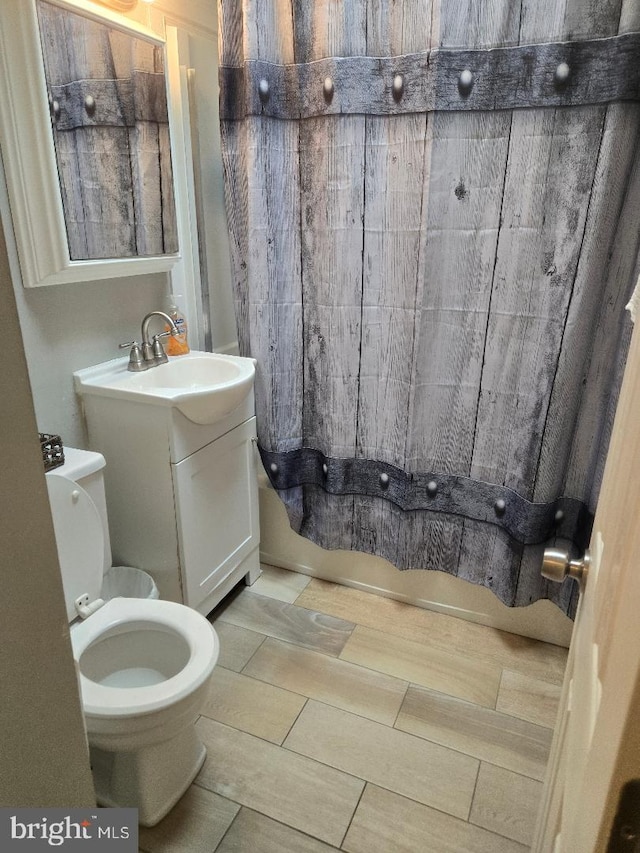 3660 Academy Rd, Philadelphia, PA 19154 - full bath featuring shower / bath combination with curtain, vanity, and toilet