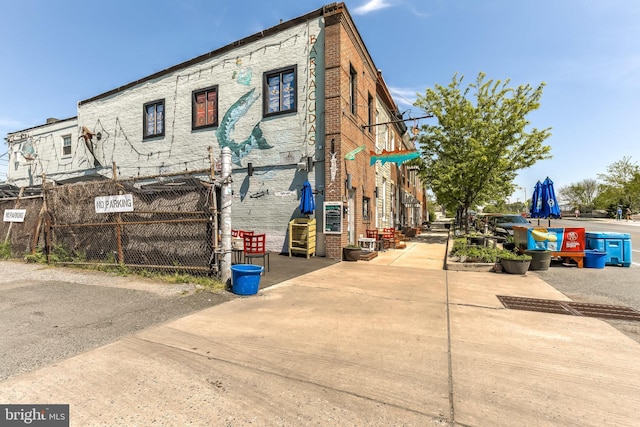 1200 Steuart St Unit 913, Baltimore, MD 21230 - view of property with fence