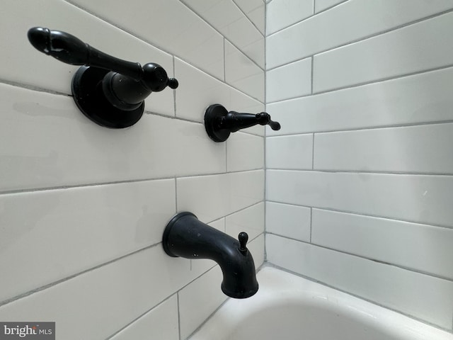 details featuring walk in shower