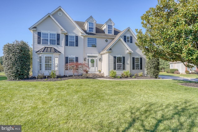 view of front of property featuring a front yard
