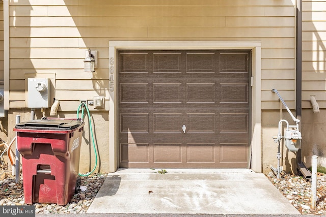 6645 Rhode Island Ave, Riverdale, MD 20737 - garage featuring driveway