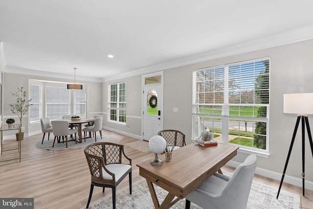 dining space featuring light wood-style floors, baseboards, ornamental molding, and recessed lighting