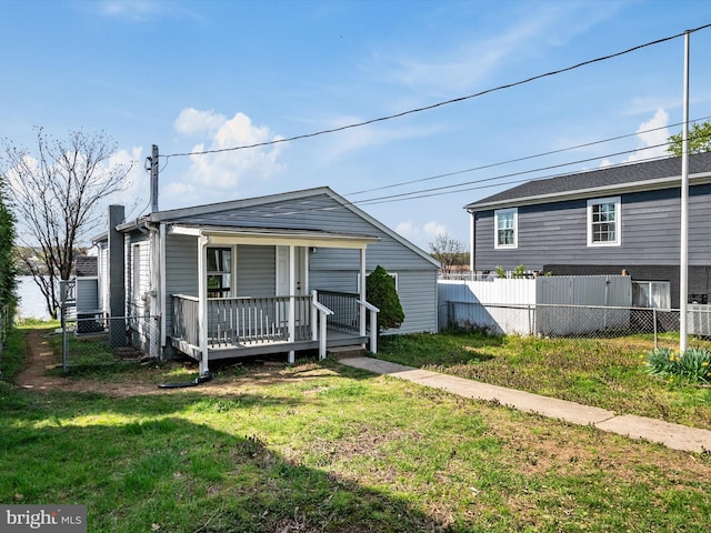 view of front of home featuring a porch, fence, and a front yard