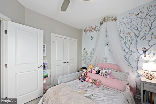 bedroom featuring ceiling fan and a closet