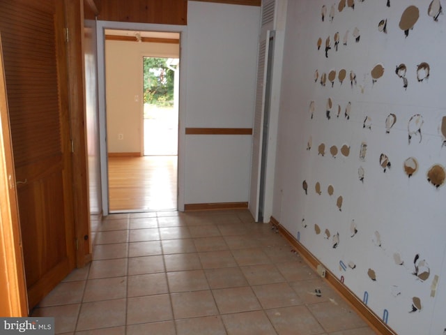 40 Oak Ct, Annapolis, MD 21401 - hall with baseboards and light tile patterned flooring