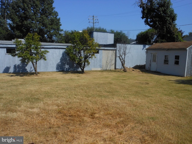 40 Oak Ct, Annapolis, MD 21401 - view of yard featuring an outbuilding and a pole building