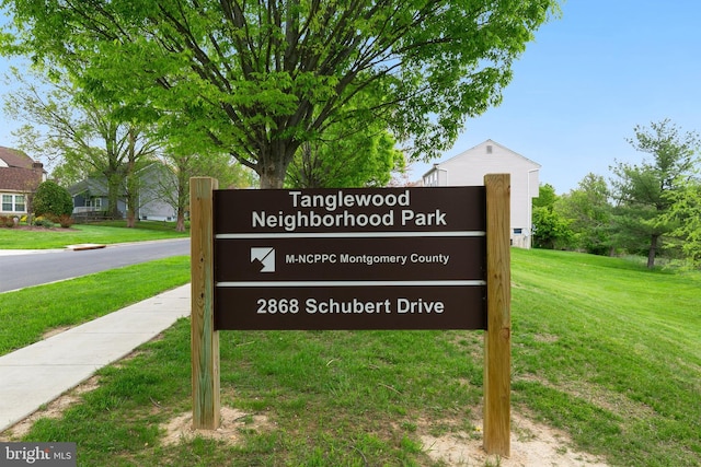 community / neighborhood sign with a lawn