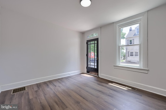 311 E Frederick St, Lancaster, PA 17602 - entryway with dark wood-style floors and baseboards