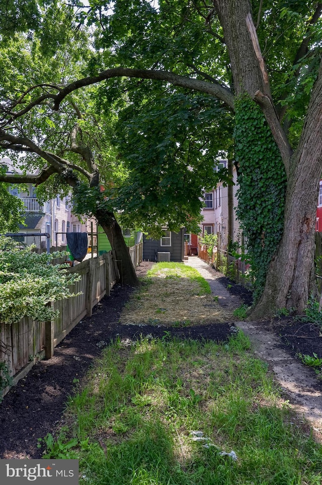 311 E Frederick St, Lancaster, PA 17602 - view of yard
