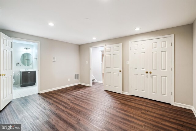 5856 Kittewan Ct, Manassas, VA 20112 - foyer entrance featuring dark wood-style flooring, recessed lighting, and baseboards
