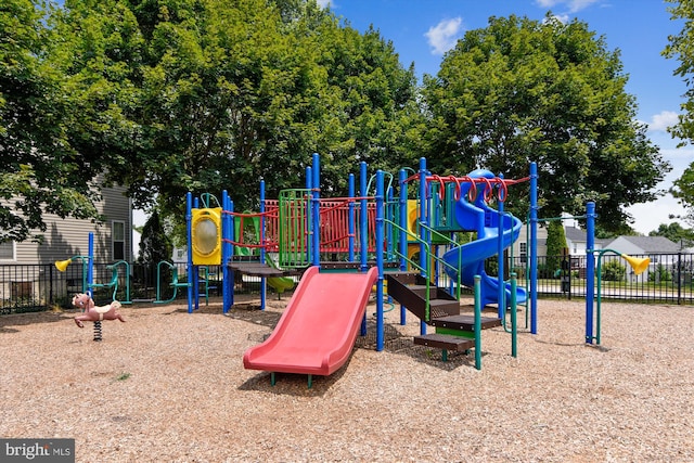 5856 Kittewan Ct, Manassas, VA 20112 - community jungle gym with fence