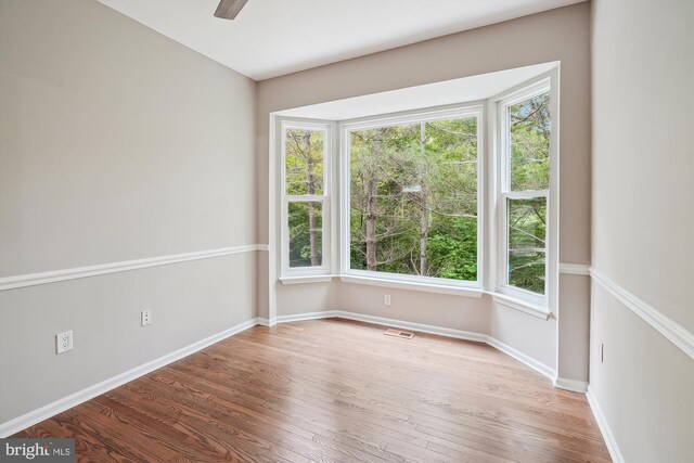 5856 Kittewan Ct, Manassas, VA 20112 - unfurnished room featuring wood finished floors, healthy amount of natural light, baseboards, and a ceiling fan