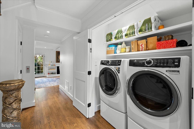 washroom with laundry area, crown molding, wood finished floors, recessed lighting, and independent washer and dryer