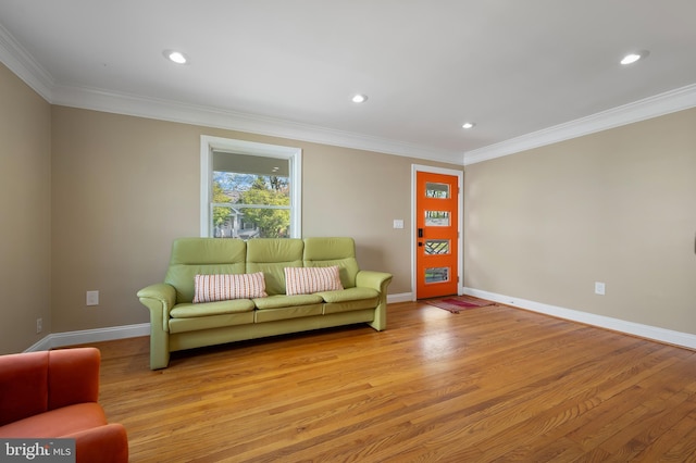 living room with baseboards, ornamental molding, wood finished floors, and recessed lighting