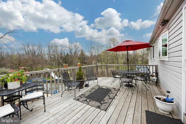 deck with outdoor dining area