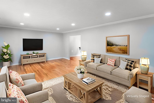 living area featuring recessed lighting, ornamental molding, baseboards, and wood finished floors