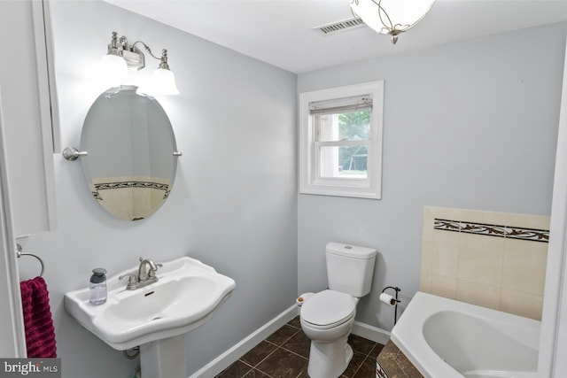 bathroom with a garden tub, visible vents, baseboards, tile patterned floors, and toilet