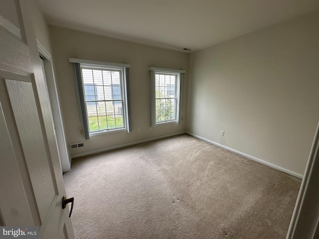 39 Sunset Ln, Columbus, NJ 08022 - empty room featuring visible vents, baseboards, and carpet