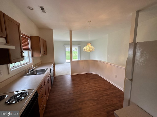 39 Sunset Ln, Columbus, NJ 08022 - kitchen with dark wood-style floors, freestanding refrigerator, visible vents, stainless steel dishwasher, and a sink