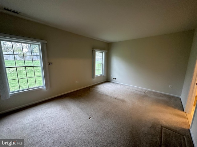 39 Sunset Ln, Columbus, NJ 08022 - carpeted empty room featuring visible vents and baseboards
