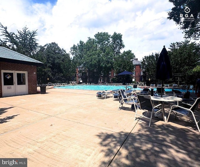 4803 30th St S Unit A2, Arlington, VA 22206 - community pool featuring a patio
