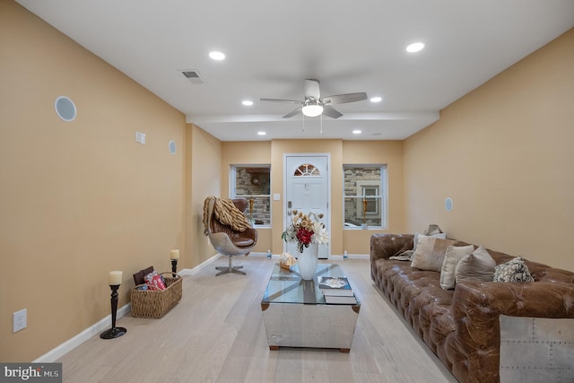 living room featuring ceiling fan, baseboards, visible vents, and recessed lighting