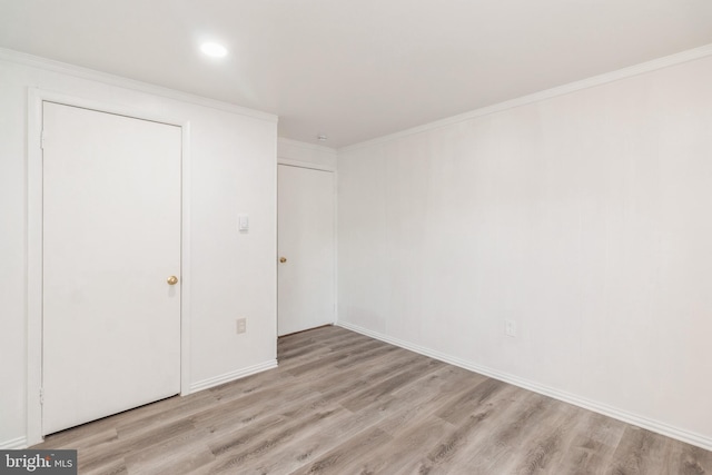 unfurnished bedroom with light wood-type flooring, baseboards, ornamental molding, and recessed lighting